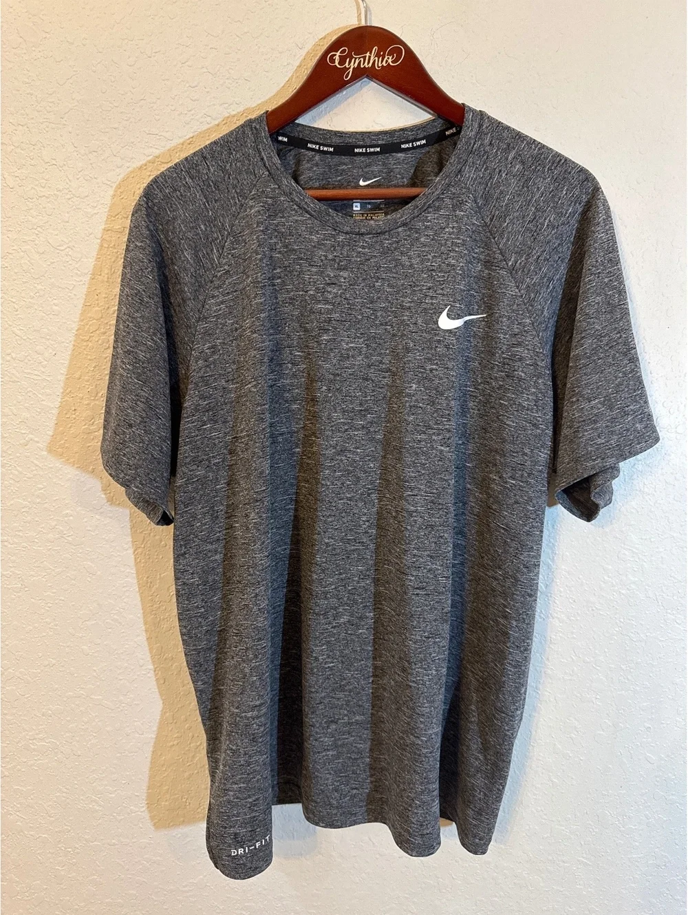 Nike Swim Dri-FIT UPF 40+ Men’s Gray Short Sleeve Shirt Size XL